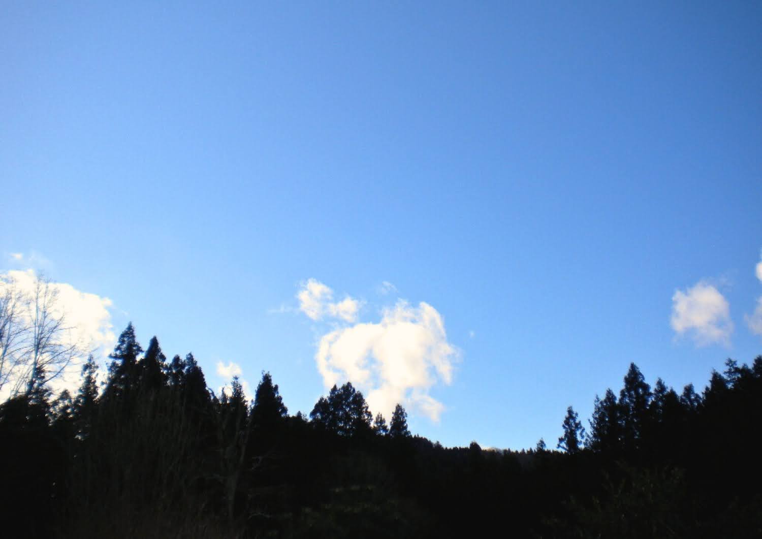 冬の倉渕村相間川温泉・青空