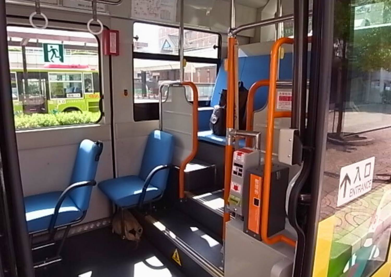 ぐるりん号の車内